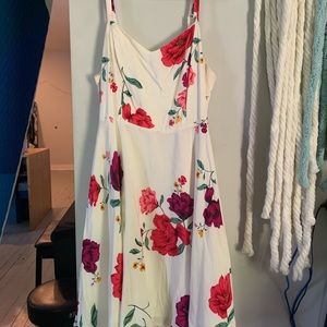 White flower short tank top spring / summer dress